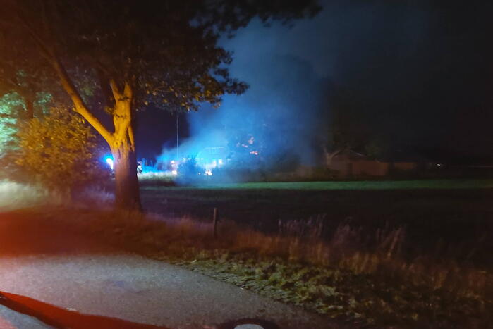 Leegstaande boerderij verwoest vanwege brand