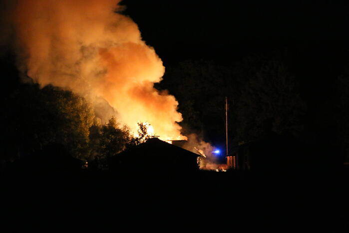 Leegstaande boerderij verwoest vanwege brand