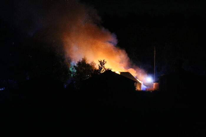 Leegstaande boerderij verwoest vanwege brand