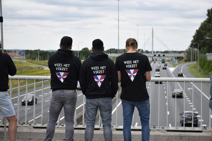 Protestactie op viaduct van snelweg