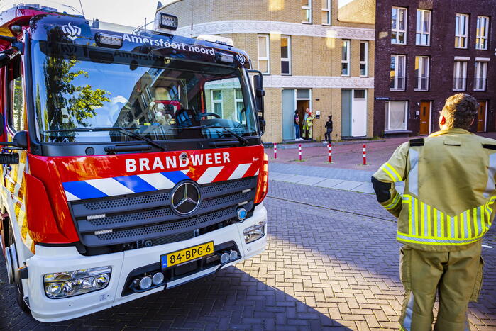 Brandweer doet onderzoek naar vreemde lucht in woning