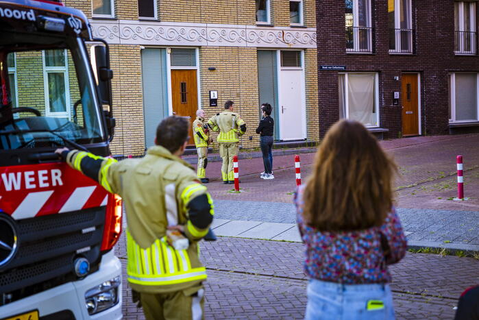 Brandweer doet onderzoek naar vreemde lucht in woning