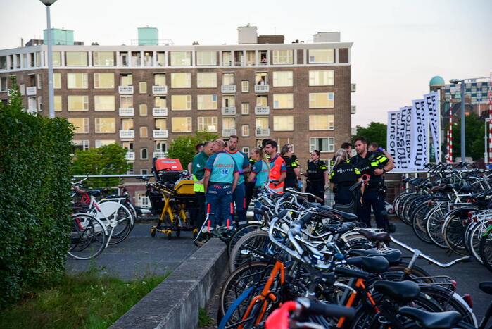Persoon op straat doodgeschoten bij metrostation