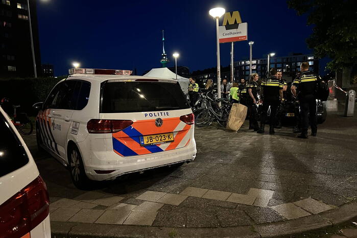Persoon op straat doodgeschoten bij metrostation