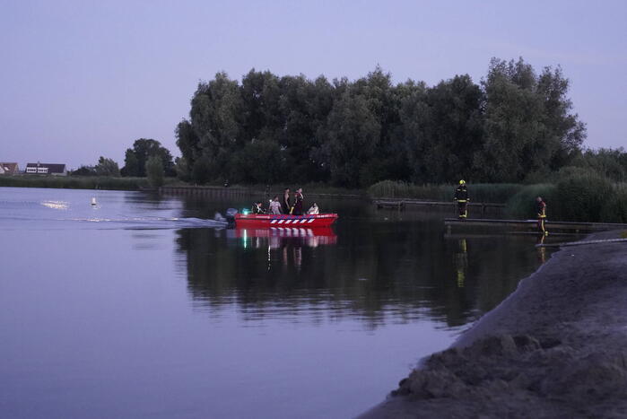 Opvarenden afgedreven roeibootjes naar de kant gehaald
