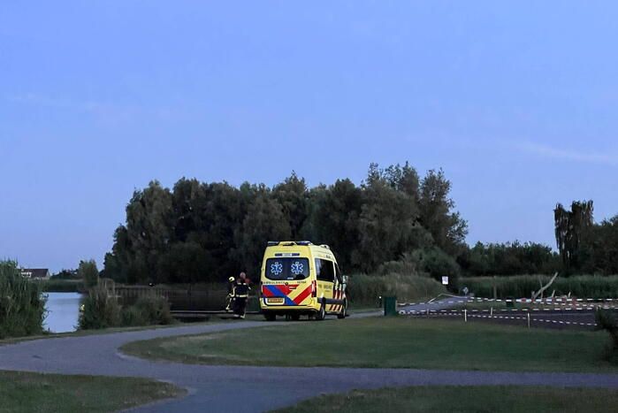 Opvarenden afgedreven roeibootjes naar de kant gehaald