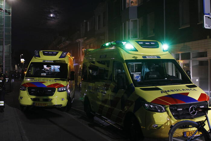 Brandweer redt personen uit woning na brand