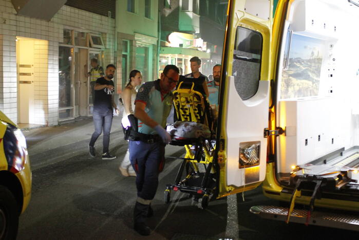 Brandweer redt personen uit woning na brand