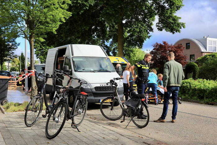 Vrouw op elektrische fiets gewond
