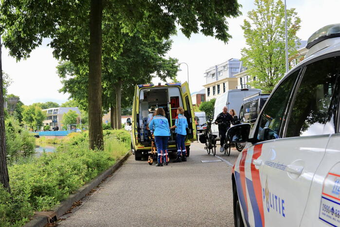 Vrouw op elektrische fiets gewond