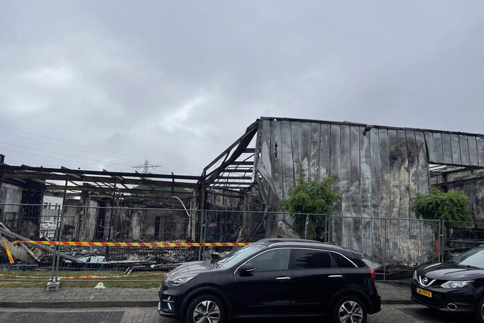 Enorme schade na zeer grote brand in pand bezorgservice Picnic