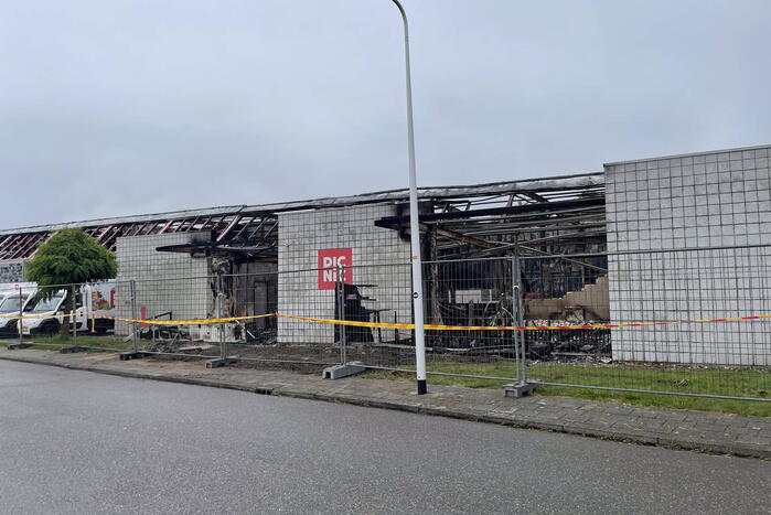Enorme schade na zeer grote brand in pand bezorgservice Picnic