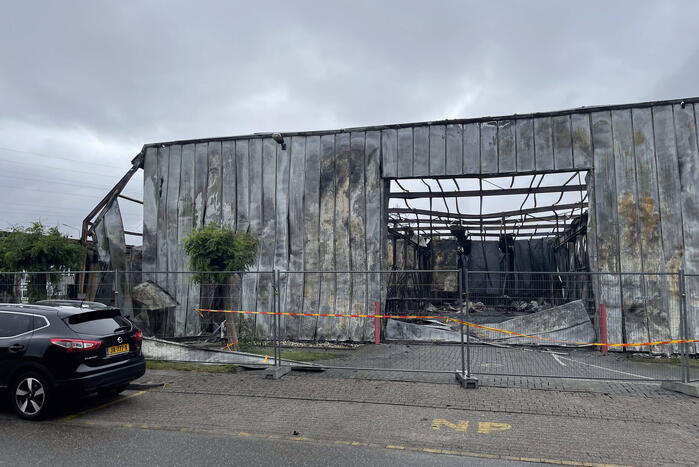 Enorme schade na zeer grote brand in pand bezorgservice Picnic