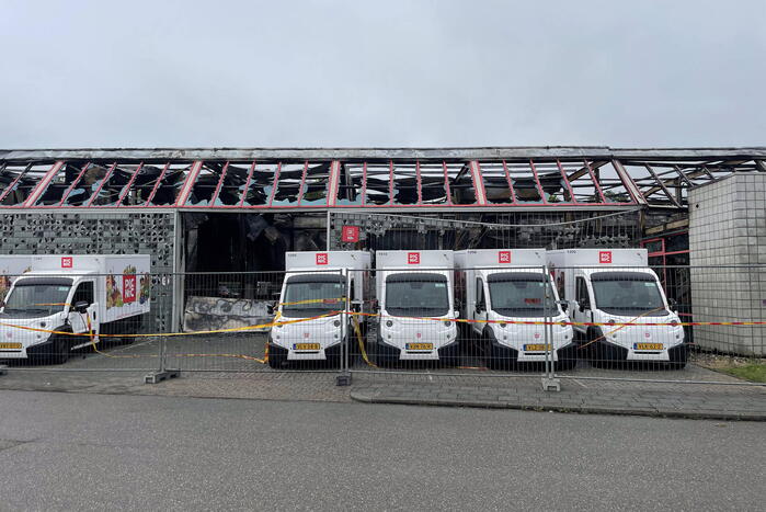 Enorme schade na zeer grote brand in pand bezorgservice Picnic