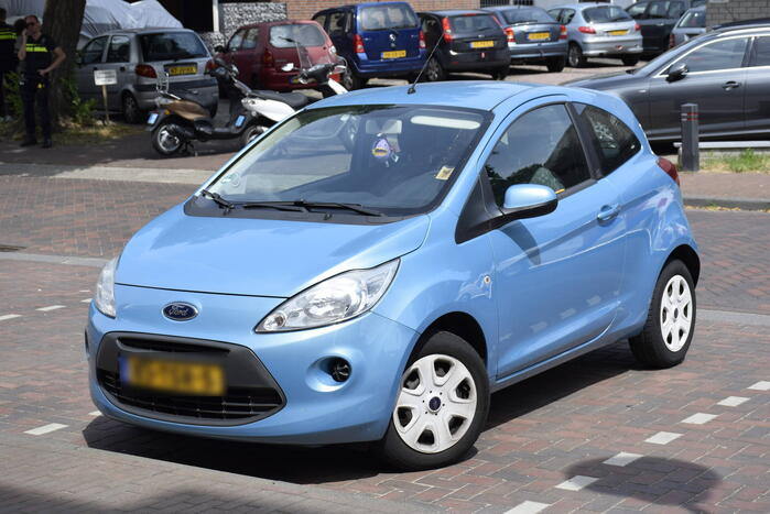 Scooterrijder botst tegen auto die plotseling parkeervak verlaat