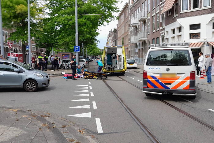 Automobilist rijdt door na botsing met scooter