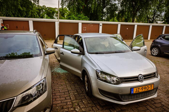 Geparkeerde auto in brand gestoken