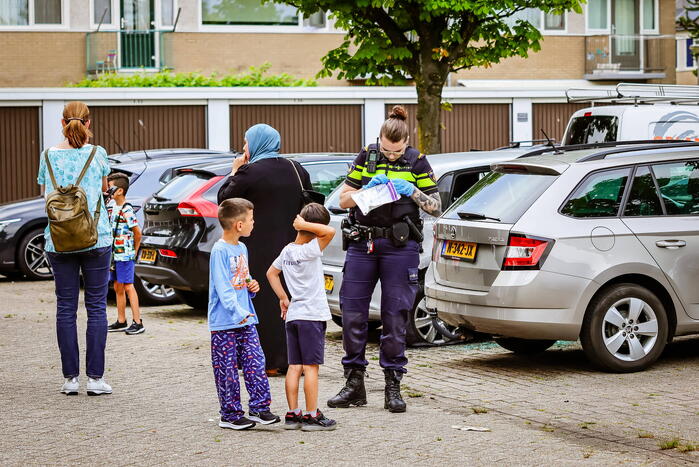 Geparkeerde auto in brand gestoken