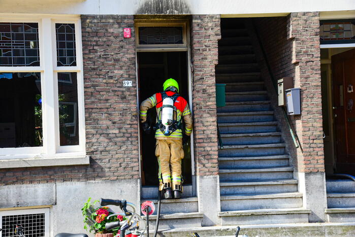 Veel rook bij uitslaande woningbrand