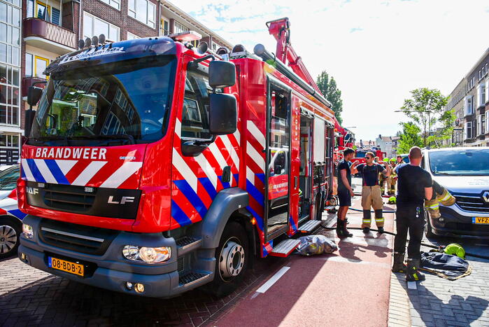 Veel rook bij uitslaande woningbrand