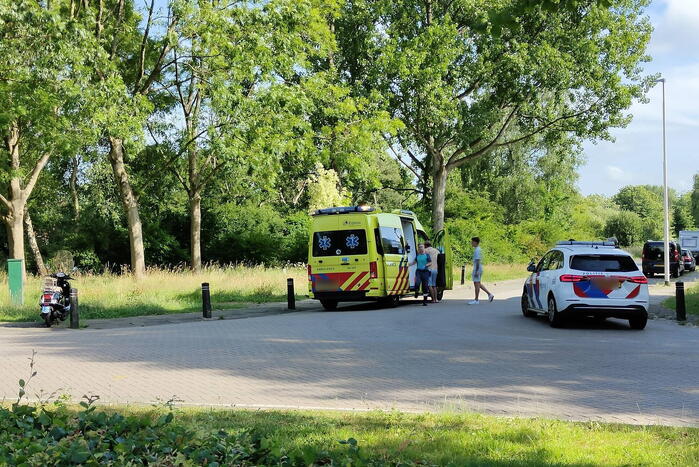 Jongedame thuis gebracht na botsing