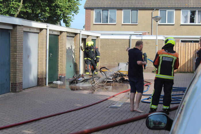 Uitslaande brand in garagebox