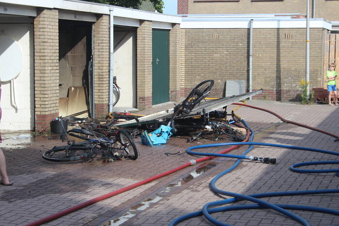 Uitslaande brand in garagebox