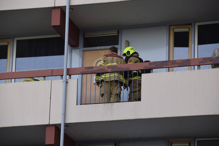 Bewoner sluit zichzelf buiten met eten nog in oven
