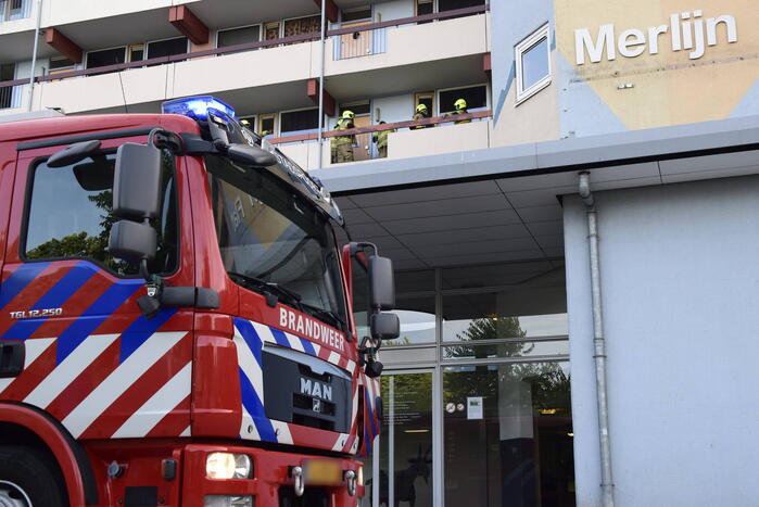 Bewoner sluit zichzelf buiten met eten nog in oven