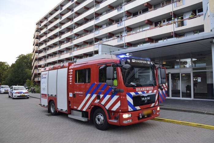 Bewoner sluit zichzelf buiten met eten nog in oven