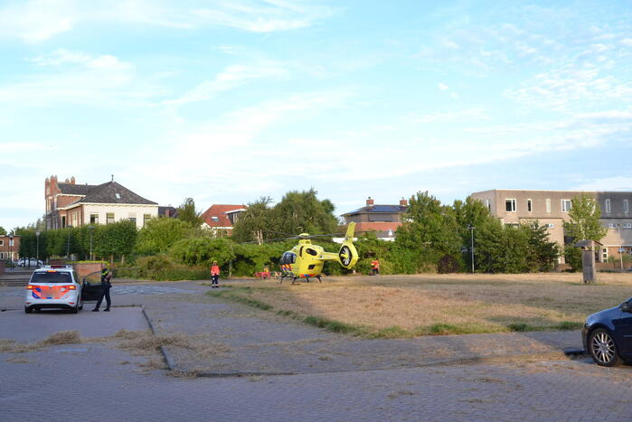 Traumahelikopter landt in woonwijk