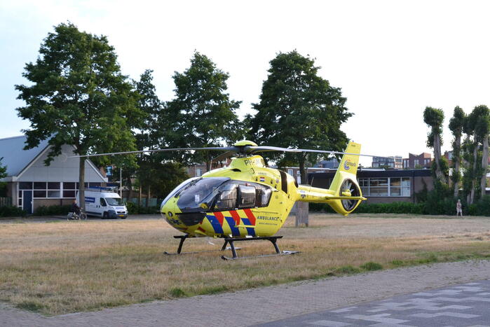 Traumahelikopter landt in woonwijk