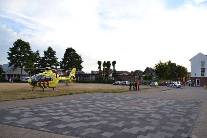 Traumahelikopter landt in woonwijk