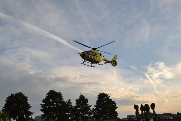 Traumahelikopter landt in woonwijk