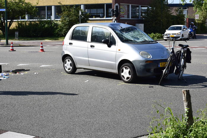 Fietser zwaargewond bij aanrijding met auto