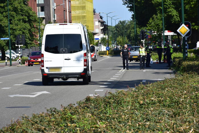 Fietser zwaargewond bij aanrijding met auto