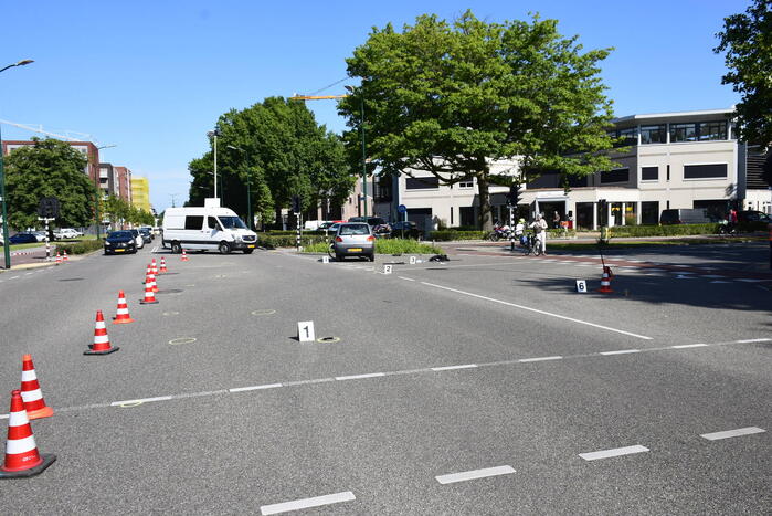 Fietser zwaargewond bij aanrijding met auto