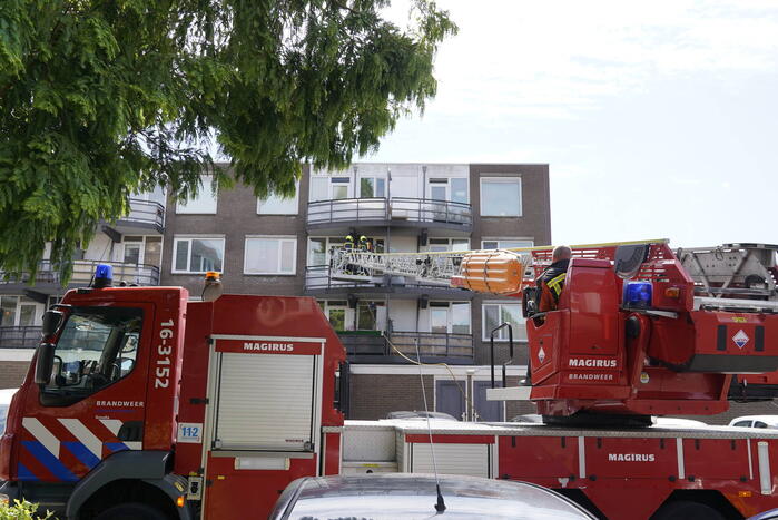 Flinke brand op balkon van appartement