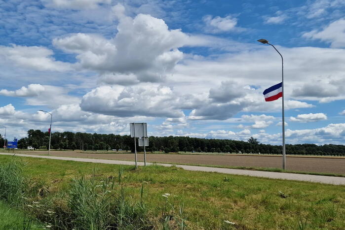 Omgekeerde vlaggen demonstratie Lelystad airport