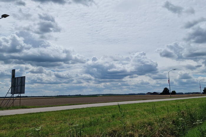 Omgekeerde vlaggen demonstratie Lelystad airport