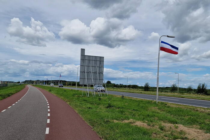 Omgekeerde vlaggen demonstratie Lelystad airport