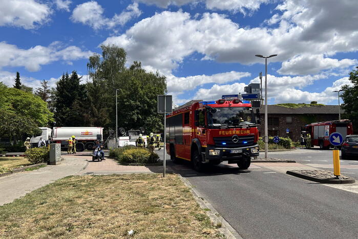 Aanhanger van vrachtwagen gekanteld