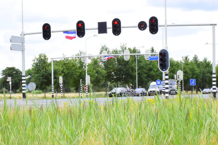 Omgekeerde vlaggen opgehangen door actievoerders