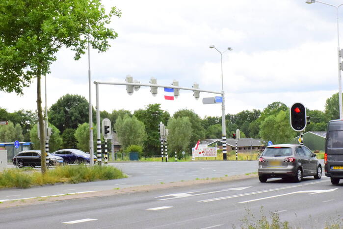 Omgekeerde vlaggen opgehangen door actievoerders