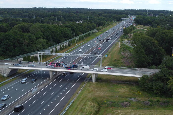 Broeren houden protest op viaduct