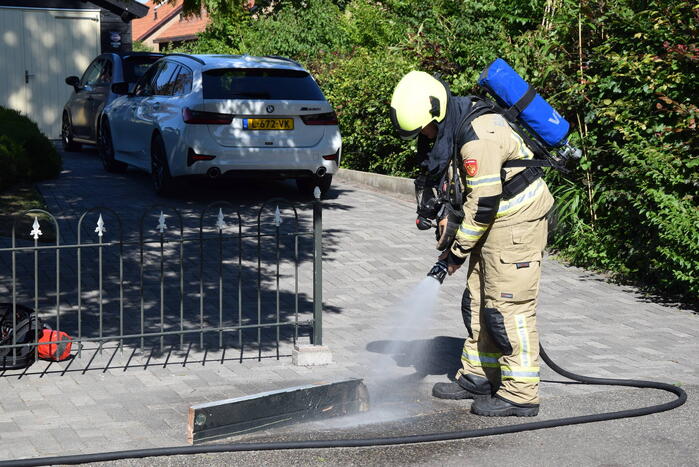 Isolatie vat vlam door wegbranden van verf