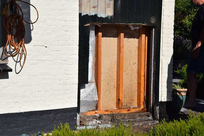 Isolatie vat vlam door wegbranden van verf