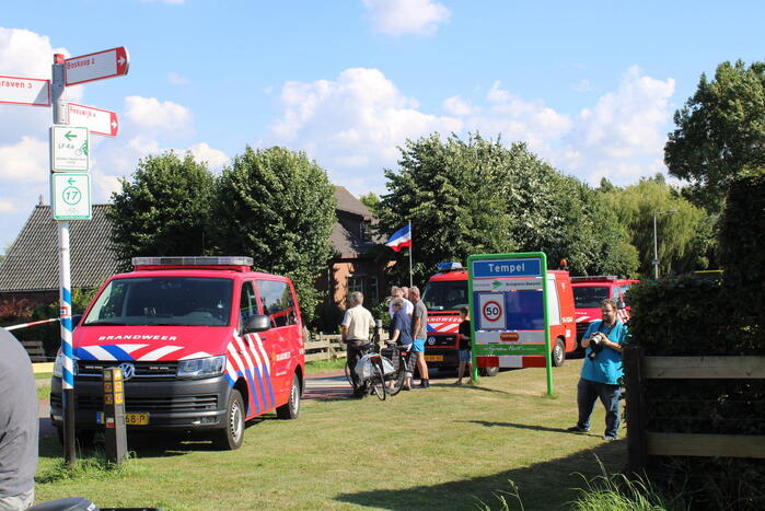 Schuur en camper verwoest vanwege brand