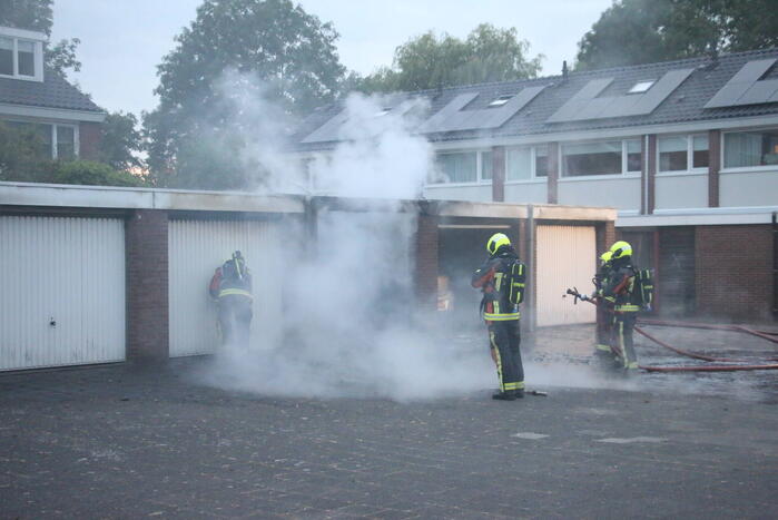 Flinke brand in meerdere garageboxen