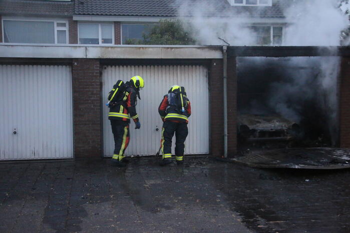 Flinke brand in meerdere garageboxen
